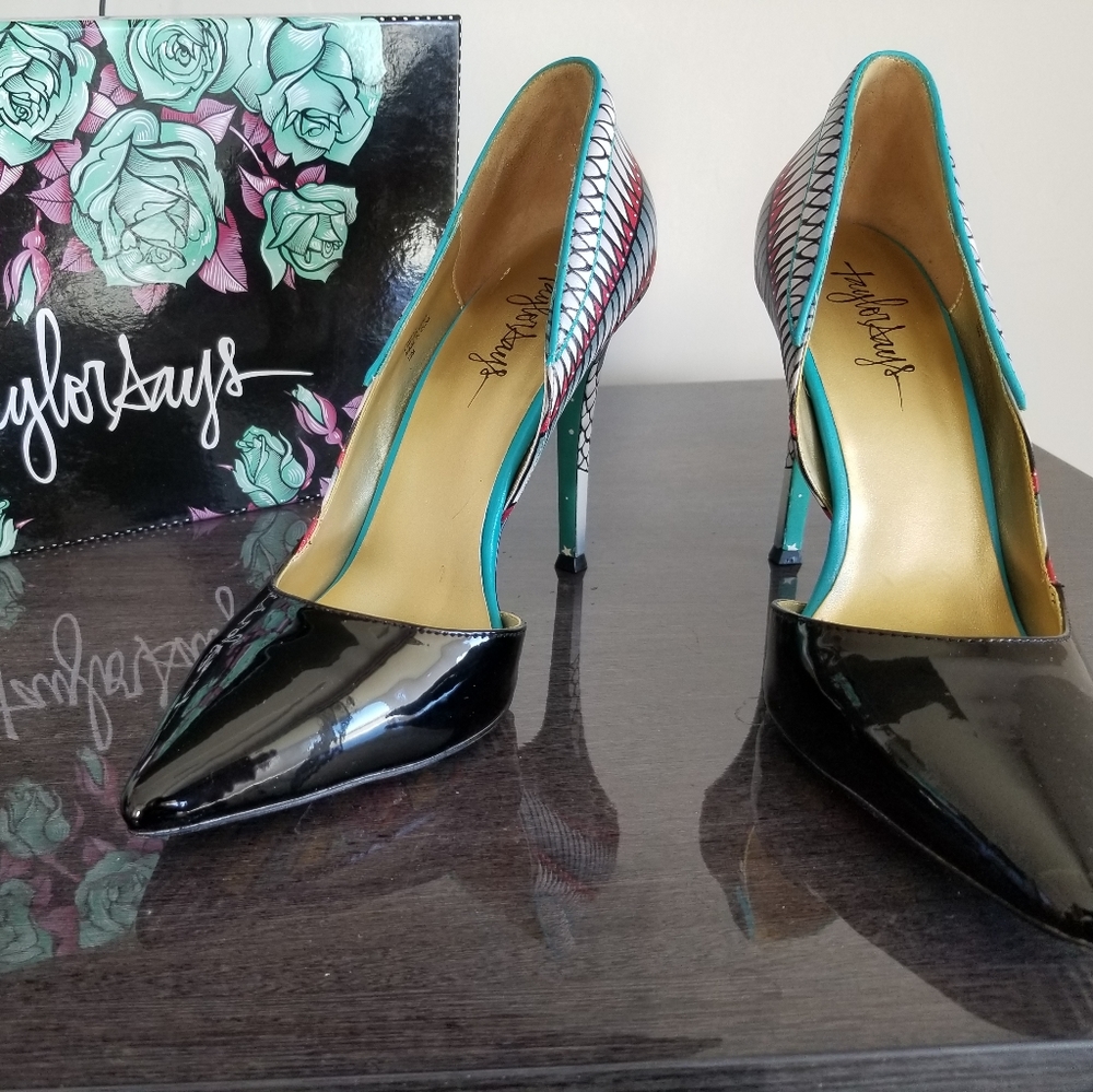 Taylor Says high heels Egyptian detail